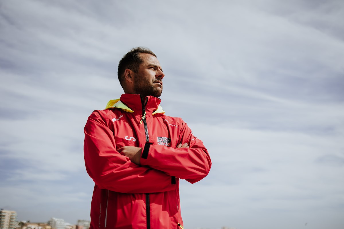 Formando Campeones en Vela: El Papel Crucial del Equipo Pluridisciplinar y el Reglamento